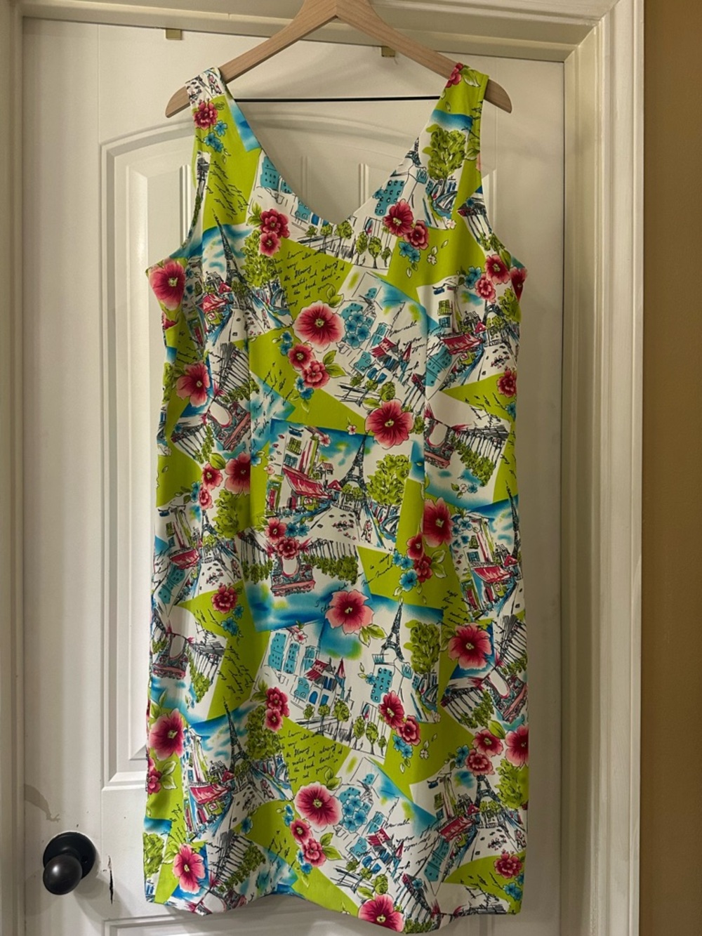 Fun Parisian Print Shift Dress size 18 euc